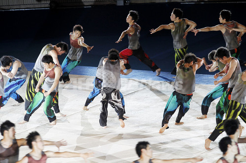 三宅一生 青森大学男子新体操部による特別公演開催 写真40枚 ファッション ニュースならmode Press Powered By Afpbb News