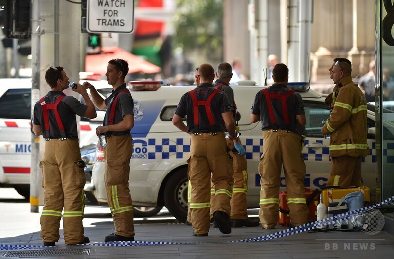 車が複数の歩行者はねる、3人死亡20人負傷 豪メルボルン