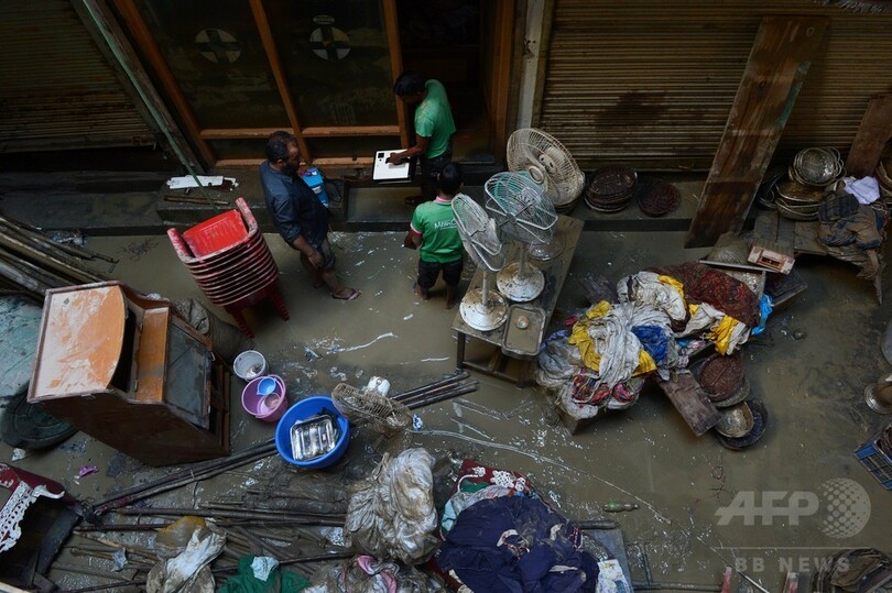 カシミール大洪水、特産じゅうたんに壊滅的打撃 損失5000億円超