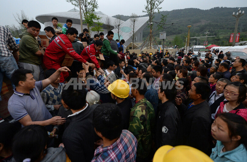 四川省地震の死者179人に、救出活動続く