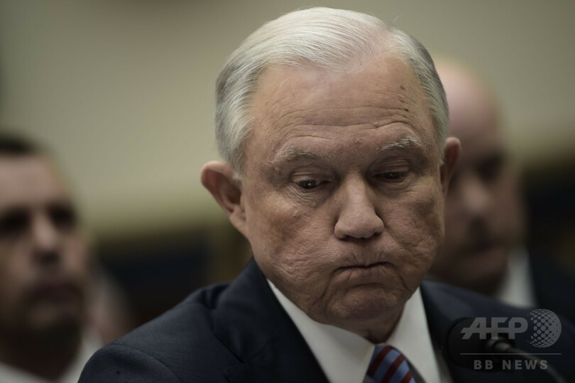 ロシア疑惑の米司法長官、「この部屋にロシア人はいるか？」 スピーチで冗談