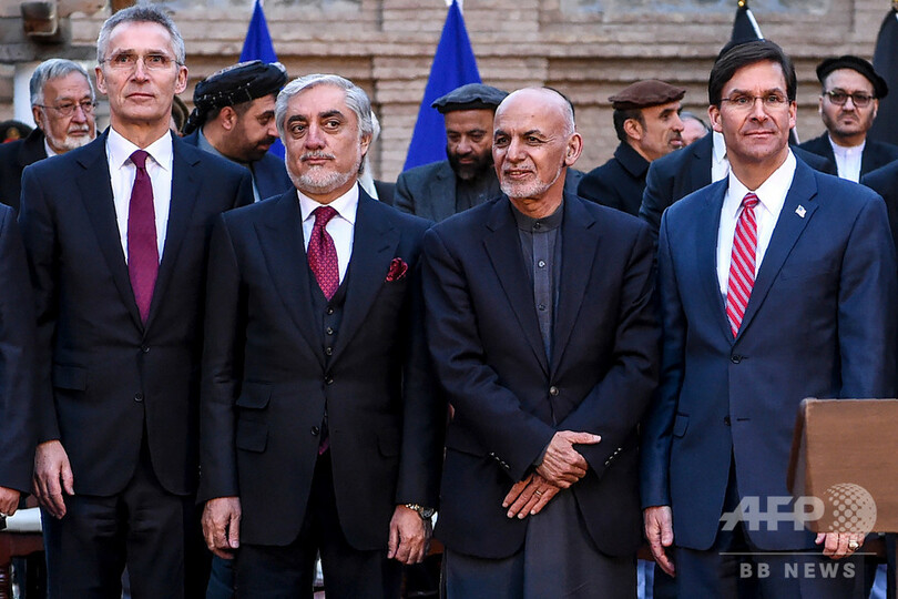 アフガンのガニ大統領と対立候補が同時に就任宣誓、最中に爆発音