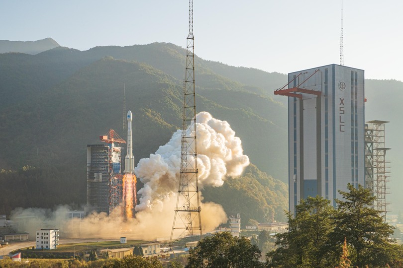中国、北斗ナビの50、51基目衛星打ち上げ成功