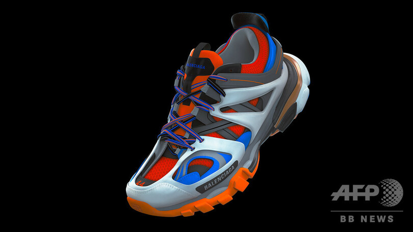 「バレンシアガ」新作ダッドスニーカー、9/3-23まで英セルフリッジで販売