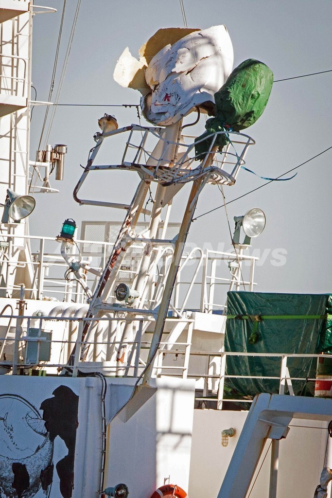 シー・シェパード抗議船、調査捕鯨船と再び衝突