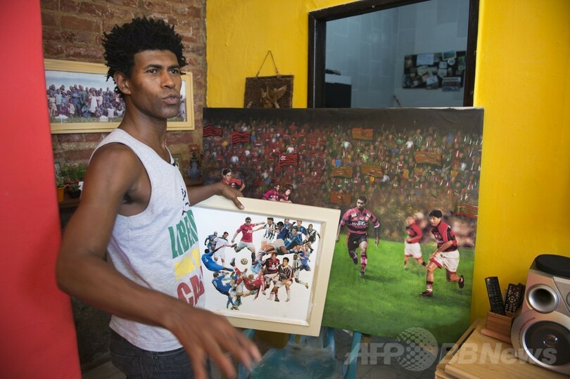 W杯の「功罪」描き出すリオの落書きアート、ブラジル