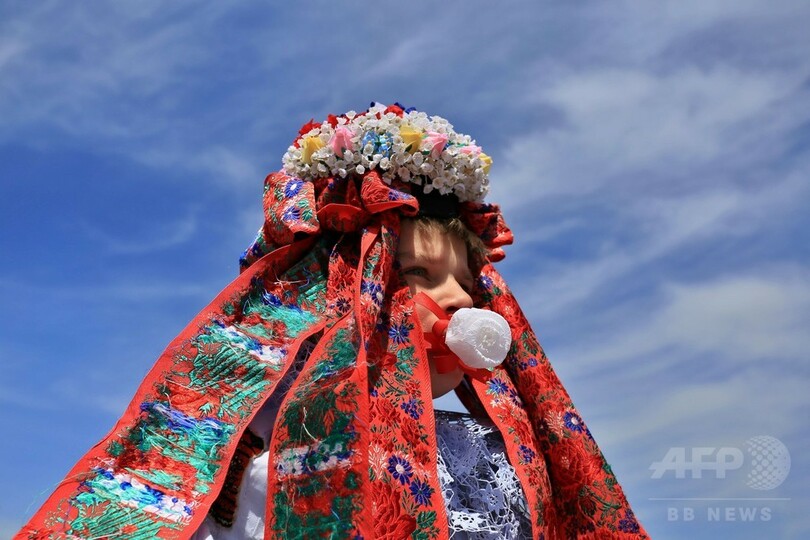 華やかな民族衣装で騎馬行列 チェコの伝統行事 王様騎行 写真16枚 国際ニュース Afpbb News