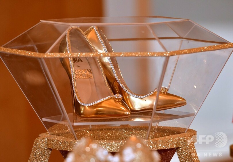 一足19億円、ダイヤ236個をあしらったハイヒール ドバイ