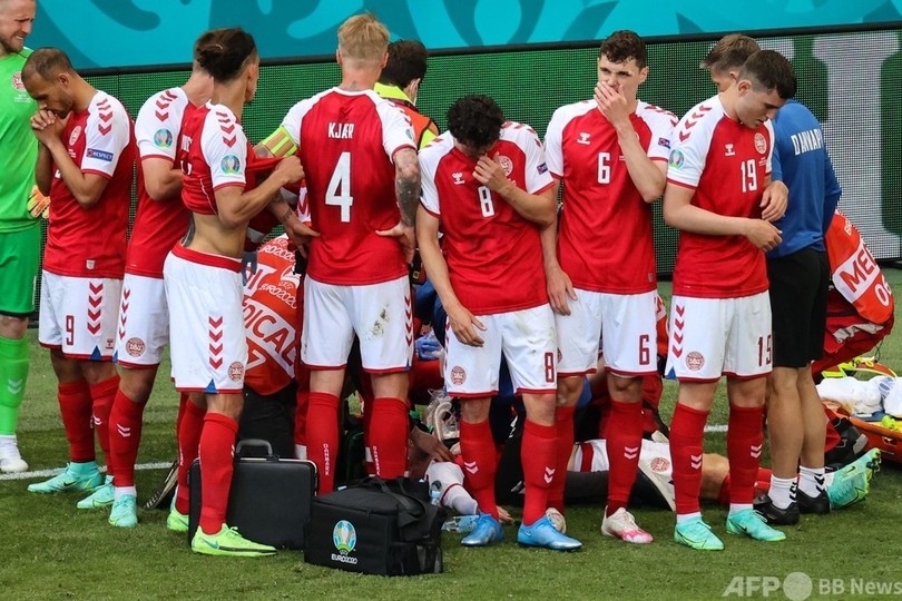 デンマークのエリクセン 試合中に突然倒れる 意識はあり 欧州選手権 写真24枚 国際ニュース Afpbb News
