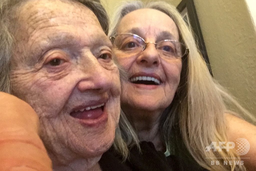 未婚で出産、88歳米女性が死産と聞かされていた娘と69年越しの初対面 未婚で出産、88歳米女性が死産と聞かされていた娘と69年越しの初対面