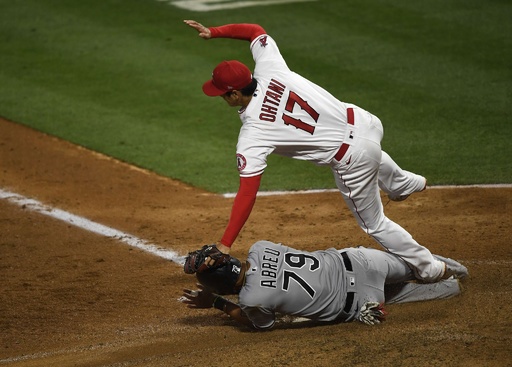 大谷翔平、MLBで初のリアル二刀流 初回に特大本塁打 写真12枚 国際
