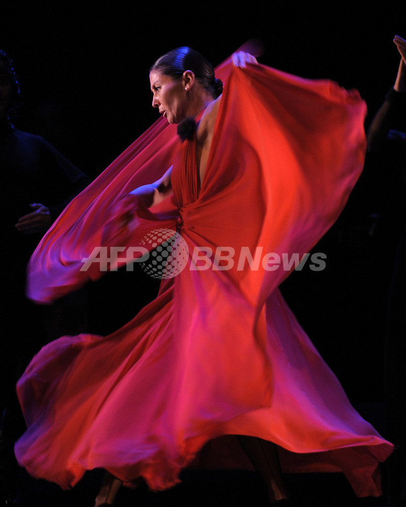 カララ大理石 フラメンコダンサー像 今日は1950年の小さな花瓶です。絶対ラスコーの壁画をパクったと
