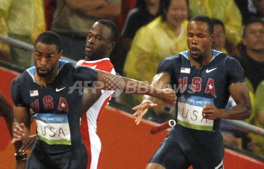 米国 男子4x100メートルリレー予選でバトンミスで失格 写真3枚