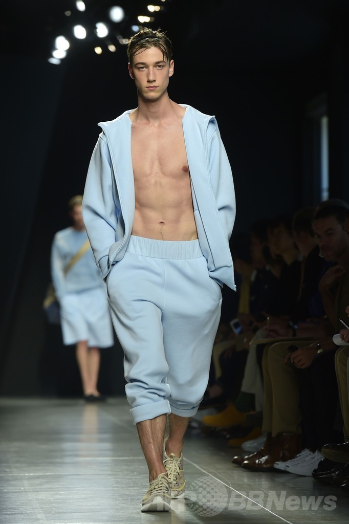 スポーティーな休日スタイル、「ボッテガ・ヴェネタ」15年春夏メンズ