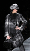 フランス・パリ市内で発表されたクリスチャン ディオール（Christian Dior）の10/11年秋冬コレクション（2010年3月5日撮影）。(c)AFP/Francois Guillot