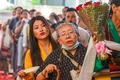 インドの首都ニューデリーで、ダライ・ラマ14世の87歳の誕生日を祝う会場に並ぶ亡命チベット人（2022年7月6日撮影）。(c)Prakash SINGH / AFP