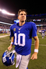 NFLは5日、米ニュージャージー（New Jersey）州イーストラザフォード（East Rutherford）で2012年シーズンが開幕し、ダラス・カウボーイズ（Dallas Cowboys）が24-17で11シーズン王者のニューヨーク・ジャイアンツ（New York Giants）を下した。

試合に敗れ、フィールドを後にするニューヨーク・ジャイアンツのQBイーライ・マニング（Eli Manning、2012年9月5日撮影）。(c)AFP/Getty Images/Al Bello