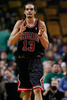 09-10NBA、ボストン・セルティックス（%%Boston Celtics%%）対シカゴ・ブルズ（%%Chicago Bulls%%）。試合はブルズが96-83でセルティックスを下し、3連勝した。写真は得点を喜ぶブルズのヨアキン・ノア（%%Joakim Noah%%）。（2010年1月14日撮影）(c)AFP/Getty Images/Elsa