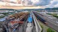 綏芬河駅の北側作業場（ドローンから、2024年7月29日撮影）。(c)Xinhua News