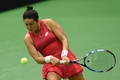 女子テニス、国別対抗戦フェドカップ、ワールドグループ1回戦、チェコ対スペイン。バックハンドを打つスペインのララ・アルアバレーナ（2017年2月11日撮影）。(c)AFP/Michal Cizek