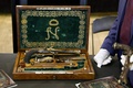 ナポレオン・ボナパルトが所有していた拳銃。仏パリで行われたオークションの内覧会で（2024年6月18日撮影）。(c)Geoffroy VAN DER HASSELT / AFP