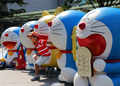 人気キャラクター「ドラえもん」の人形（2015年7月27日撮影）。(c)YOSHIKAZU TSUNO / AFP