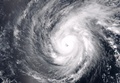 地球観測衛星「スオミNPP」が撮影した台風4号（2015年4月1日撮影）。(c)AFP/HANDOUT/NOAA