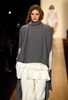 米ニューヨーク市内で発表された「BCBG マックス・アズリア」15/16年秋冬コレクション（2015年2月12日撮影）。(c)AFP/Getty Images/Frazer Harrison