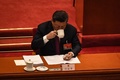 中国全国人民代表大会（全人代）に出席する習近平国家主席。北京・人民大会堂で（2021年3月5日撮影）。(c)LEO RAMIREZ / AFP