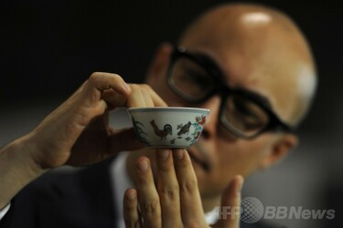 明代の酒杯、36億円超で落札 中国磁器では史上最高値 写真3枚