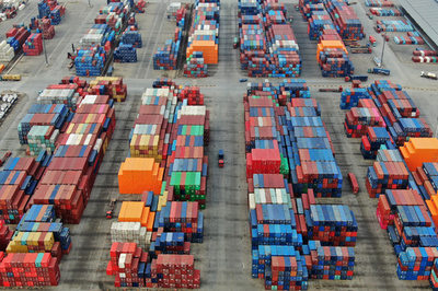 中国の通関、時間短縮に成功 2年で半分近くに