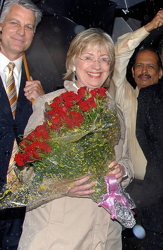 クリントン米国務長官がインド訪問