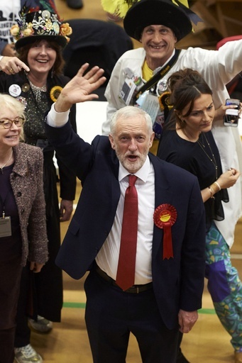 選挙戦で「政治を変えた」 英労働党コービン党首がツイート