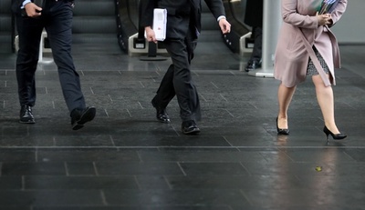 英企業、8割で男性の賃金が女性上回る 