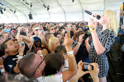プリンス、M.I.AにUffie登場「Coachella Valley Music Festival」2日目