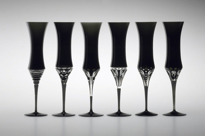 HOYAクリスタルから漆黒の輝きが印象的な新製品