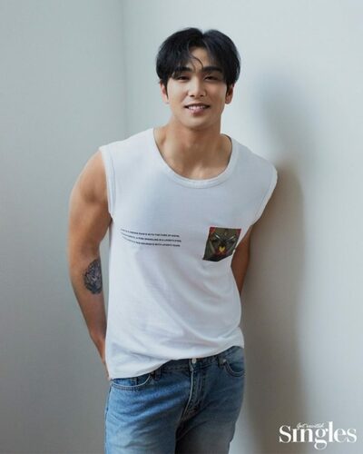 NU’EST出身ベクホ、夏の香りいっぱいのグラビアで『Singles』表紙に – KOREA WAVE