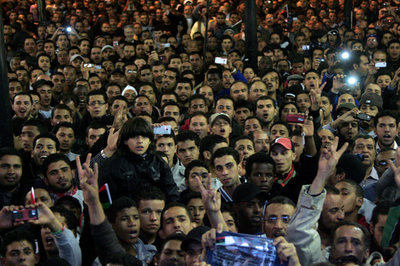 欧米のリビア軍事介入から1年、ベンガジ市民が祝賀パレード