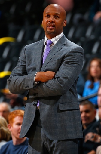 ナゲッツがブライアン・ショーHCを解任