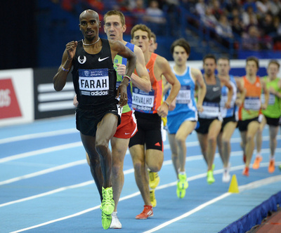 ファラーが男子3000メートル制す、英国室内陸上