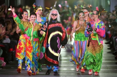 山本寛斎、「スーパーエネルギー!!」都内で開催