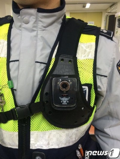 韓国警察、自費購入のボディーカメラを組織で管理…現場に不満の声