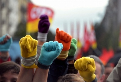 人間は攻撃的、手は「固い拳」作れる形に進化 米研究