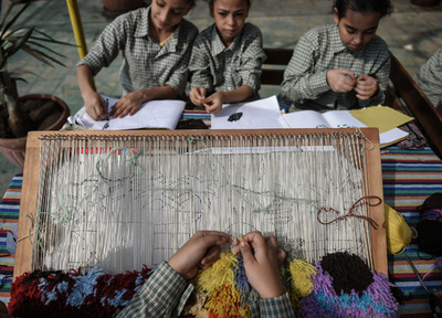 「教育で彩りを」