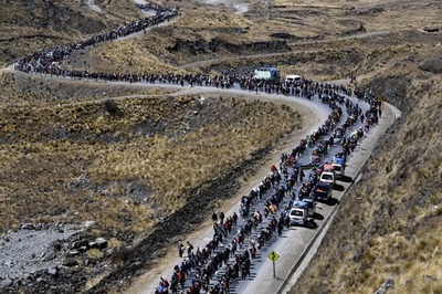 【今日の1枚】コカ農家、隊列崩さずデモ行進 ボリビア