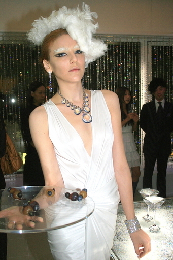 スワロフスキー×グレイグースのコラボバー限定オープン