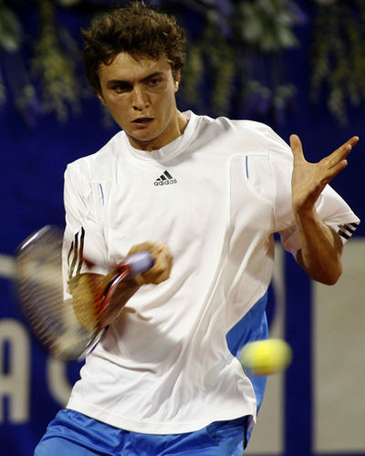 シモン 初戦でダビデンコを破る