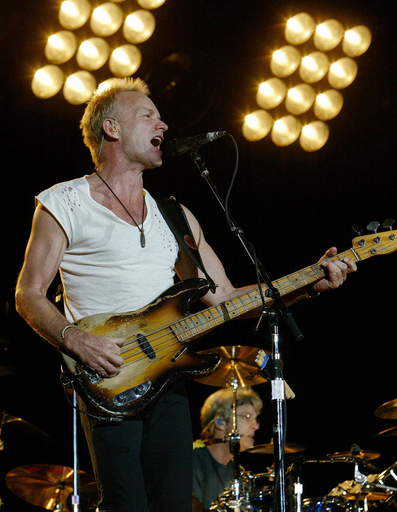 ワールドツアー中のポリス、バルセロナで公演