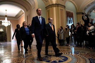 トランプ氏弾劾裁判、上院で始まる 本格審理は来週から