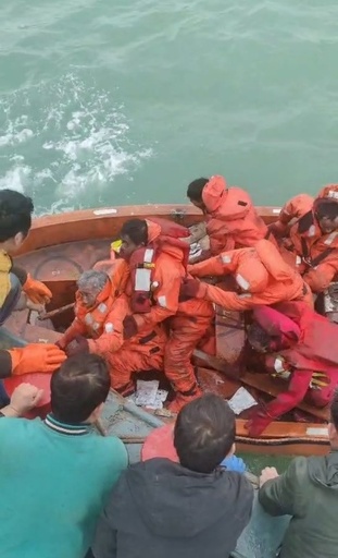 中国漁船の船長 遭難者救助で738万円相当のカニ籠を放棄